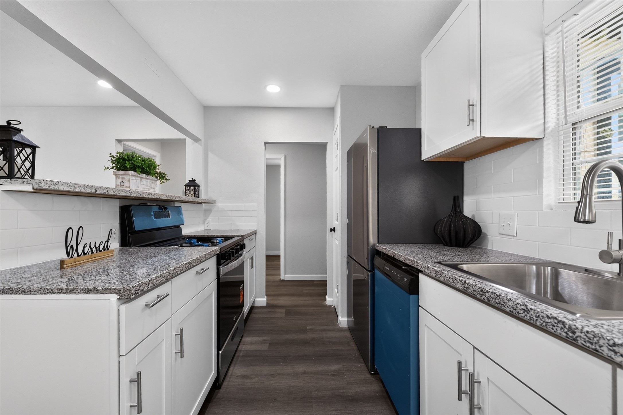 3438 Bacon Street Houston, TX 77021 - Photo 8 of 32 Kitchen
