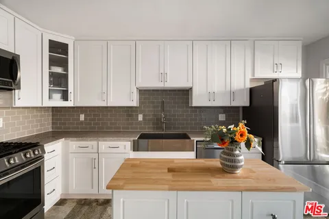 $999,000 | 1649 Appian Way, Unit 105, Santa Monica, CA 90401