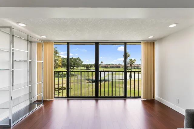 $225,000 | 4489 Luxemburg Court, Unit 306, Lake Worth, FL 33467