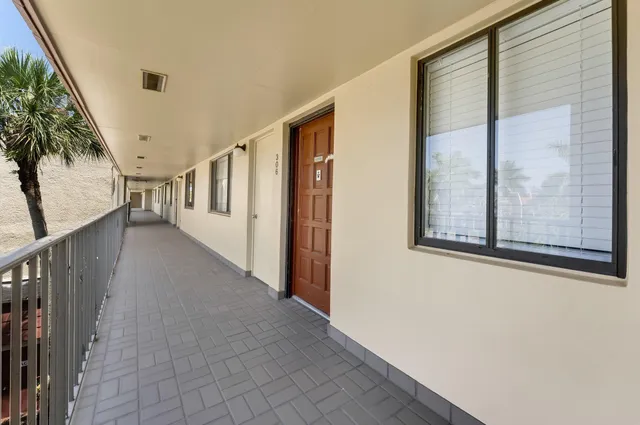 $225,000 | 4489 Luxemburg Court, Unit 306, Lake Worth, FL 33467