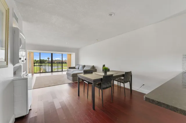 $225,000 | 4489 Luxemburg Court, Unit 306, Lake Worth, FL 33467