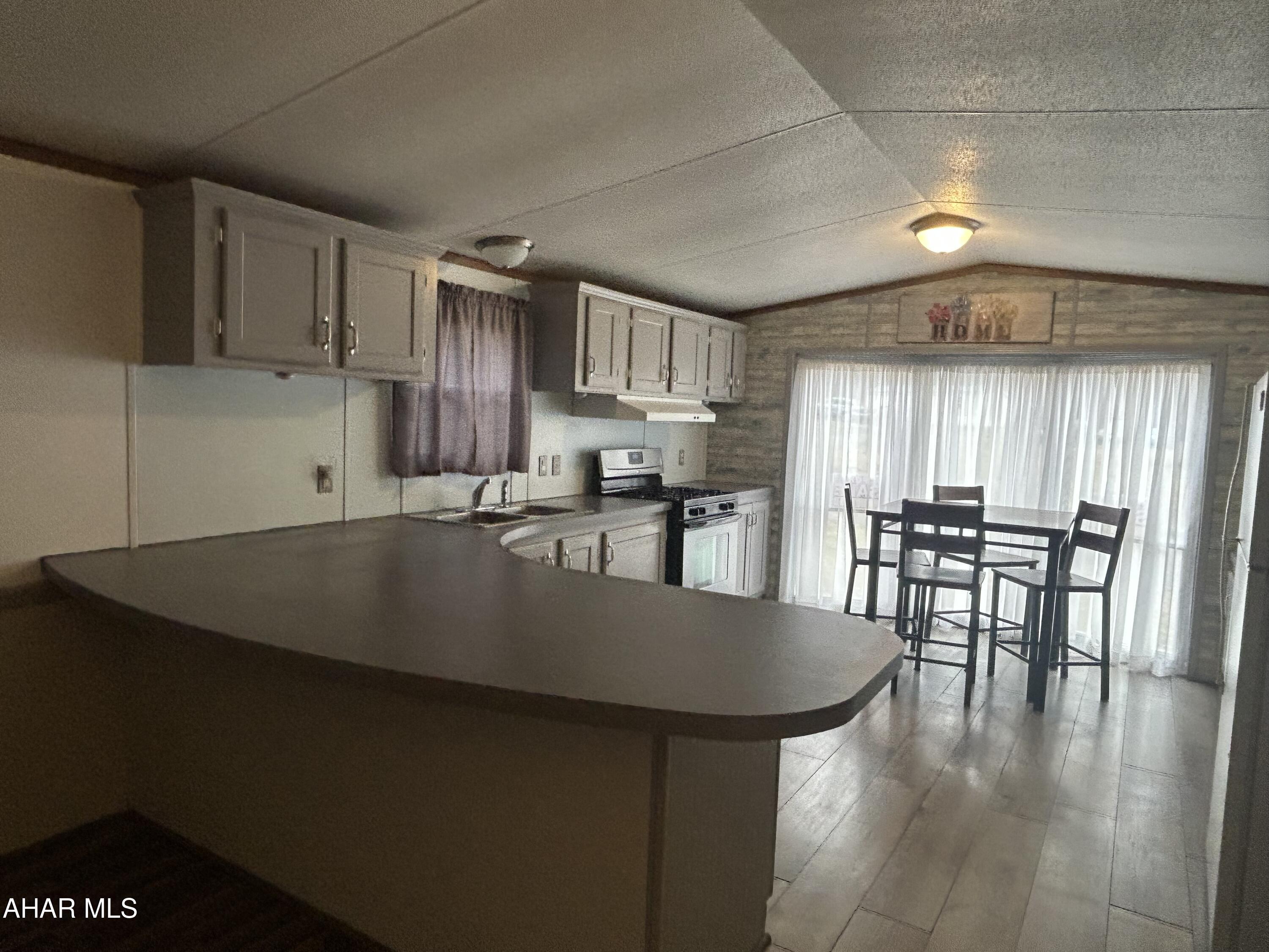 517 Margaret Road Altoona, PA 16602 - Photo 4 of 16