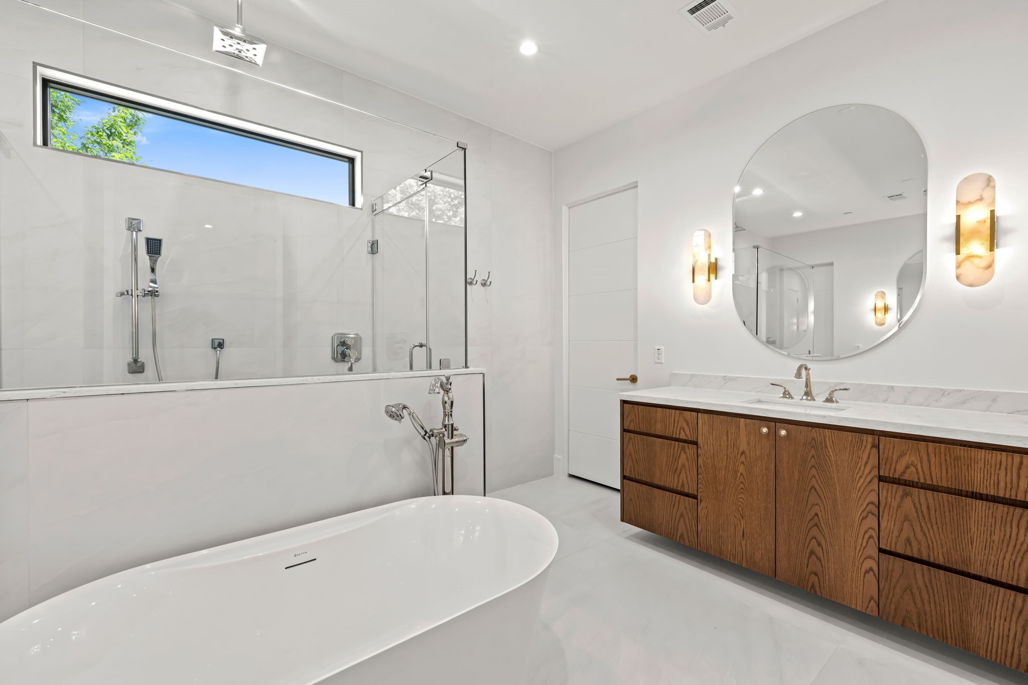 4814 Locust Street Bellaire, TX 77401 - Photo 23 of 42 Primary Bath