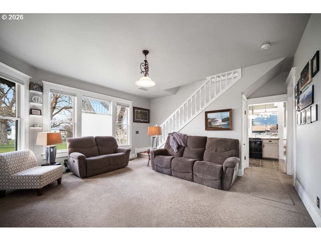 610 Ruckman Avenue Imbler, OR 97841 - Photo 20 of 45 Living Room