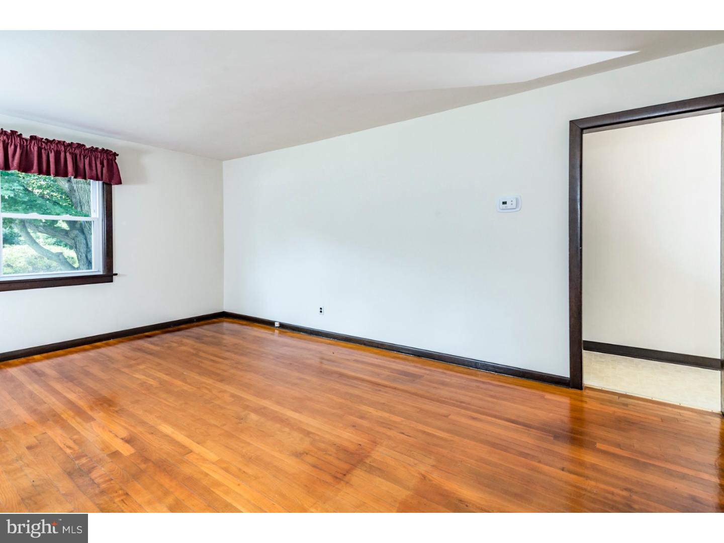 105 Blackwell Road Pennington, NJ 08534 - Photo 4 of 25