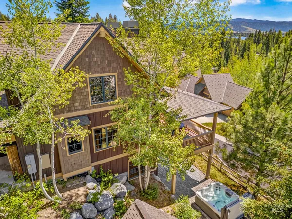 $950,000 | 14 Golden Bench Court, Donnelly, ID 83615