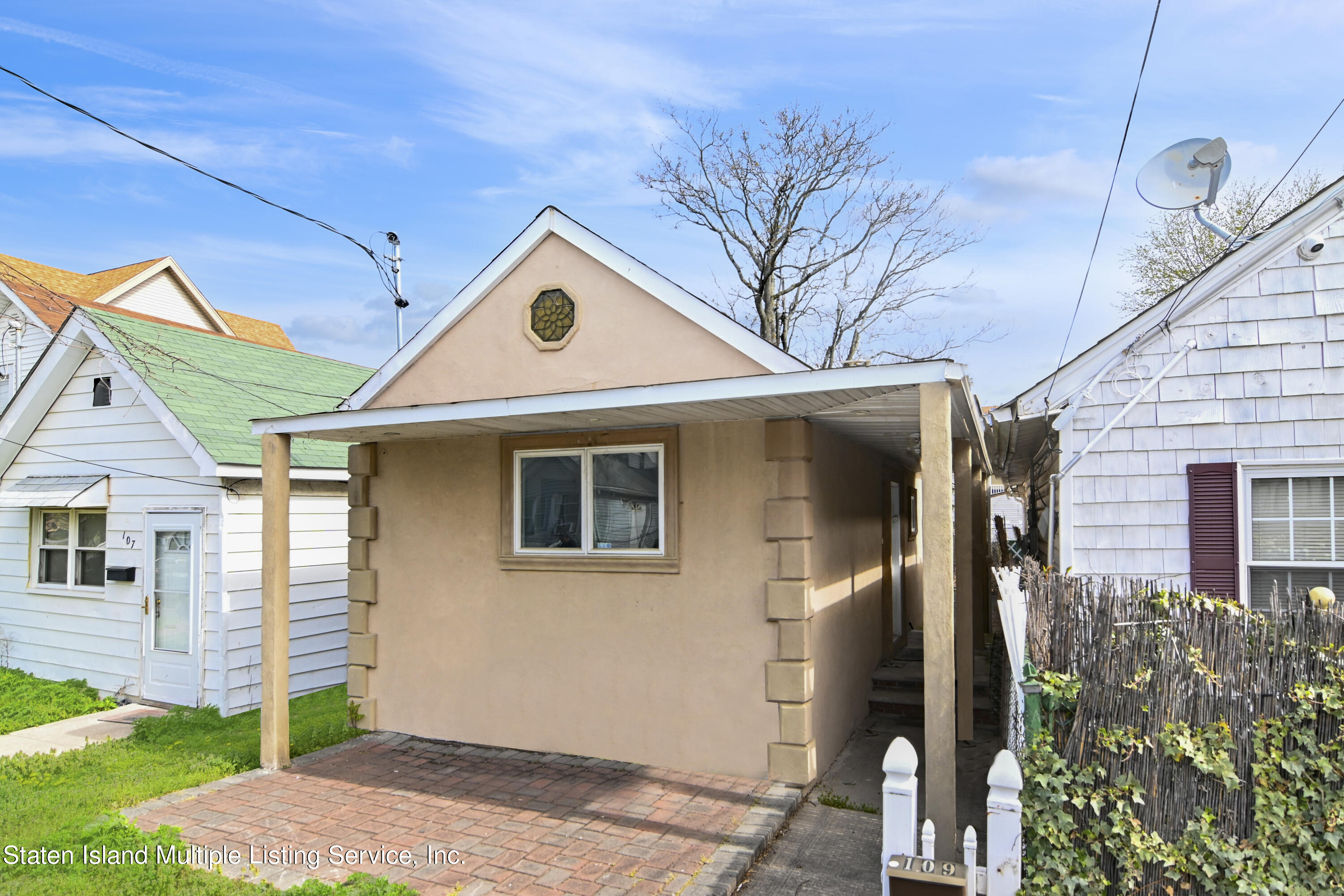 109 Mapleton Avenue Staten Island, NY 10306 - Photo 2 of 14 IMG_2649