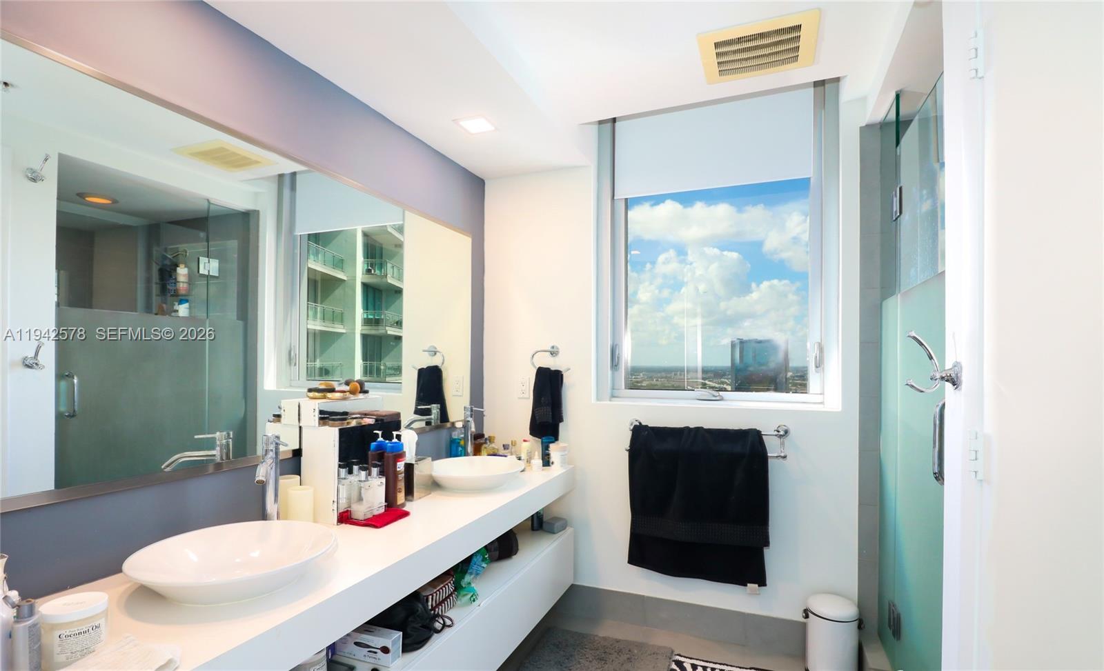 92 Southwest 3rd Street, Unit 3005 Miami, FL 33130 - Photo 11 of 16