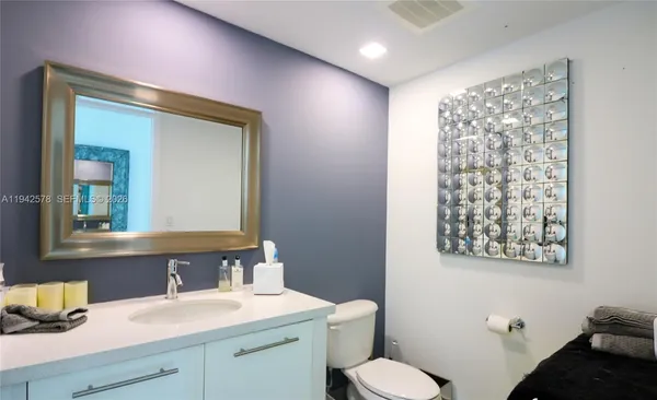 $3,950 | 92 Southwest 3rd Street, Unit 3005, Miami, FL 33130