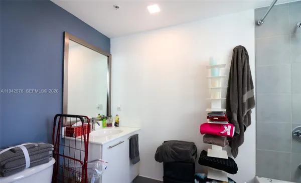 $3,950 | 92 Southwest 3rd Street, Unit 3005, Miami, FL 33130