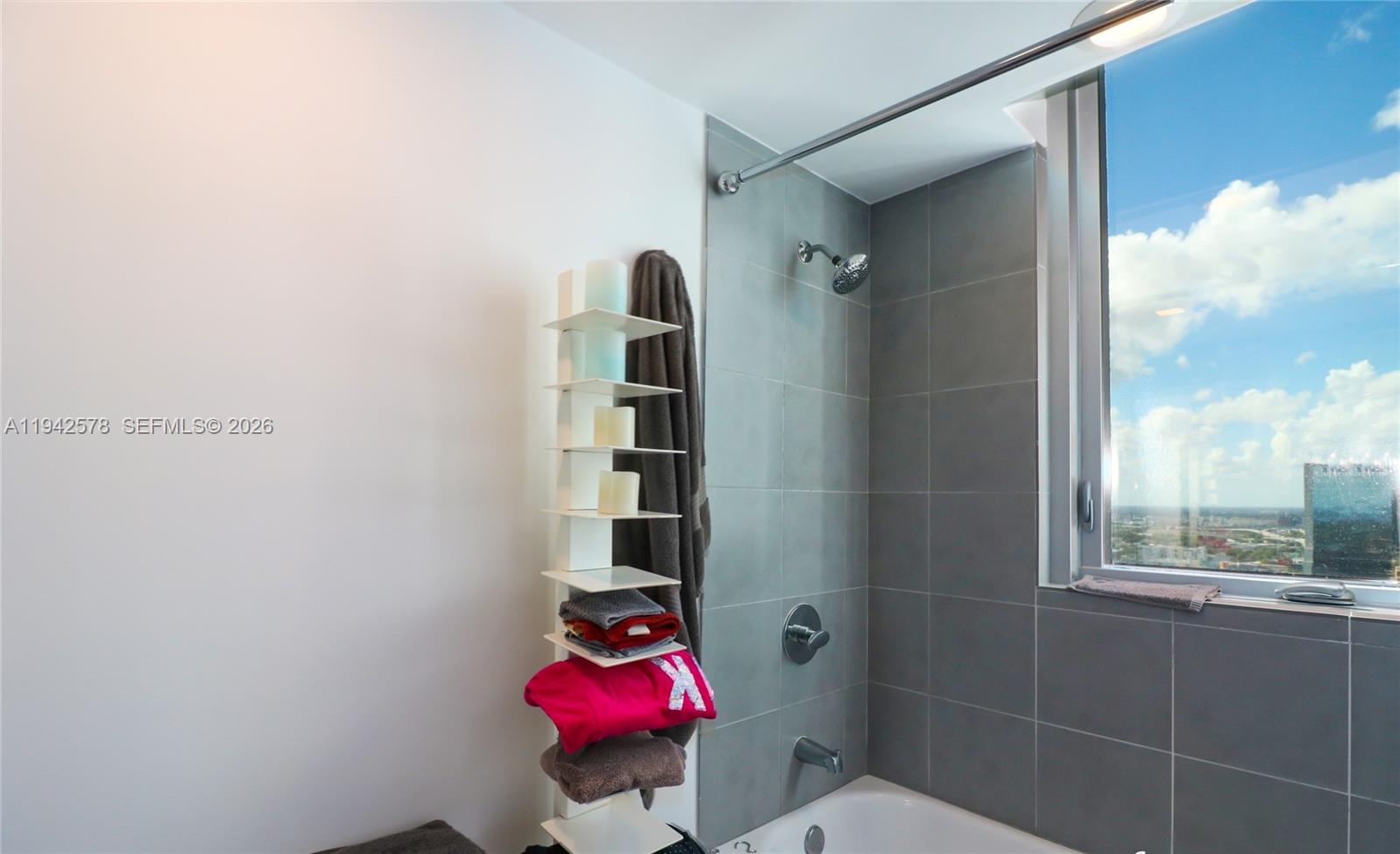 92 Southwest 3rd Street, Unit 3005 Miami, FL 33130 - Photo 15 of 16