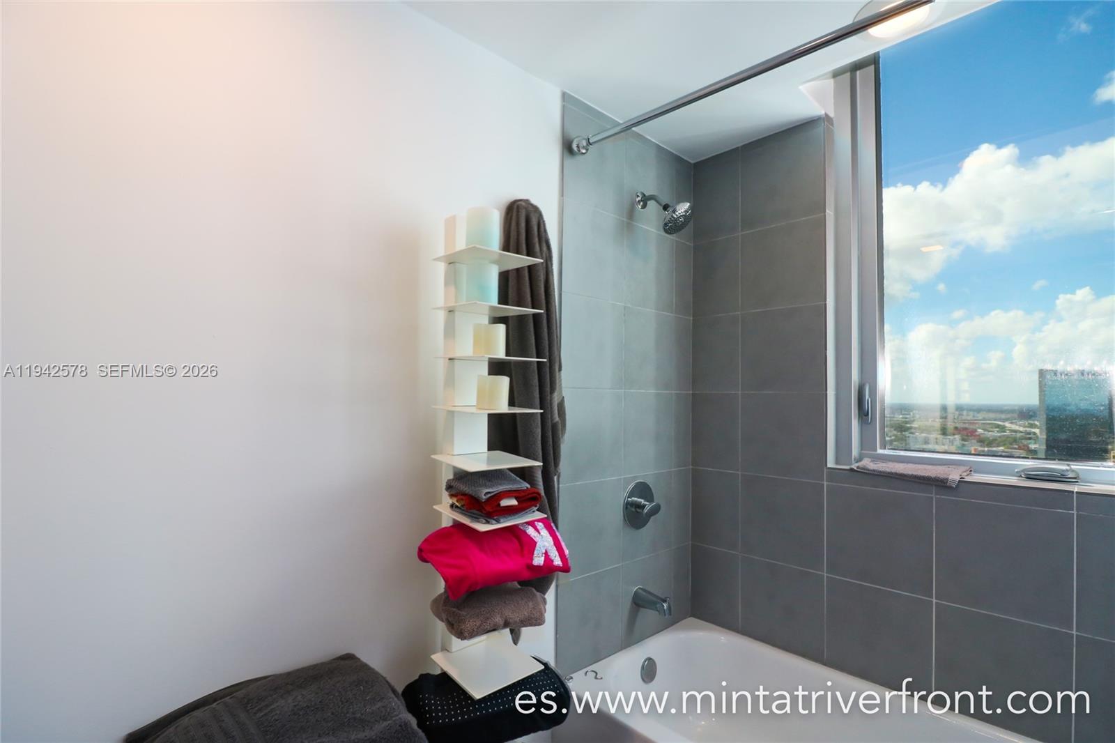 92 Southwest 3rd Street, Unit 3005 Miami, FL 33130 - Photo 17 of 18
