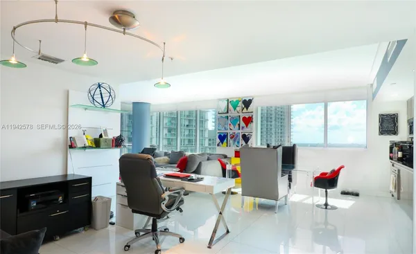 $3,950 | 92 Southwest 3rd Street, Unit 3005, Miami, FL 33130