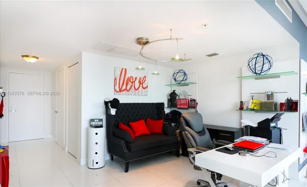 $3,950 | 92 Southwest 3rd Street, Unit 3005, Miami, FL 33130