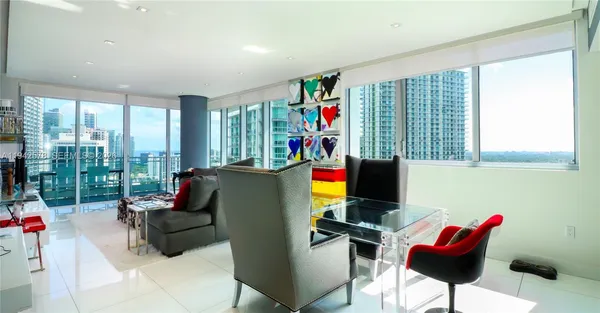 $3,950 | 92 Southwest 3rd Street, Unit 3005, Miami, FL 33130