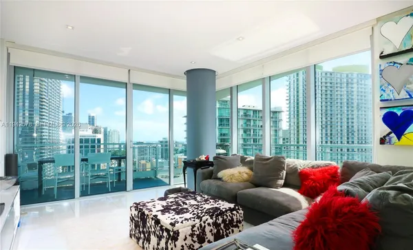 $3,950 | 92 Southwest 3rd Street, Unit 3005, Miami, FL 33130