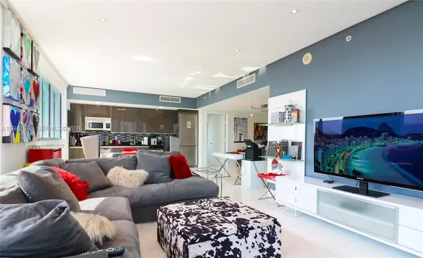 $3,950 | 92 Southwest 3rd Street, Unit 3005, Miami, FL 33130