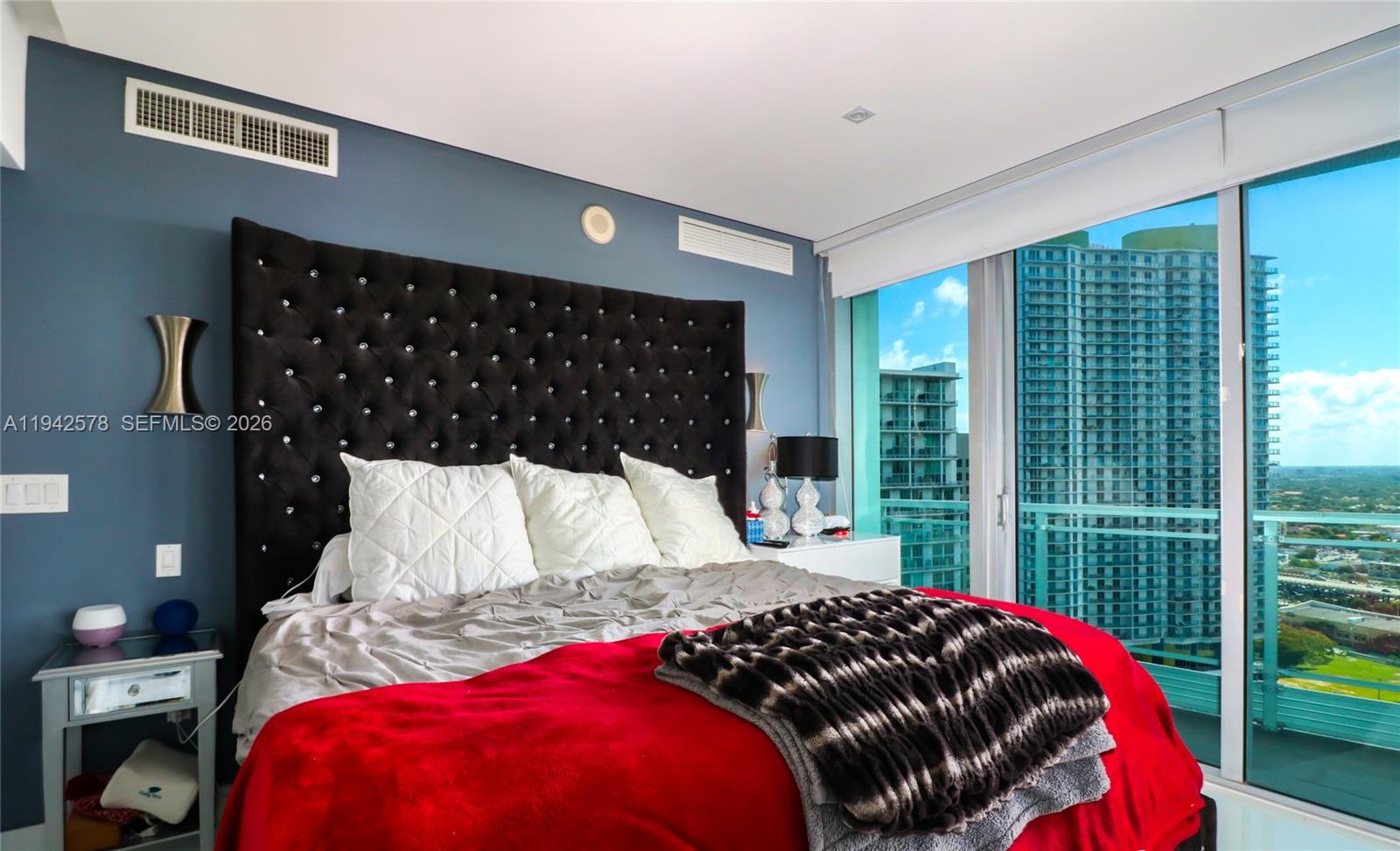 92 Southwest 3rd Street, Unit 3005 Miami, FL 33130 - Photo 9 of 16