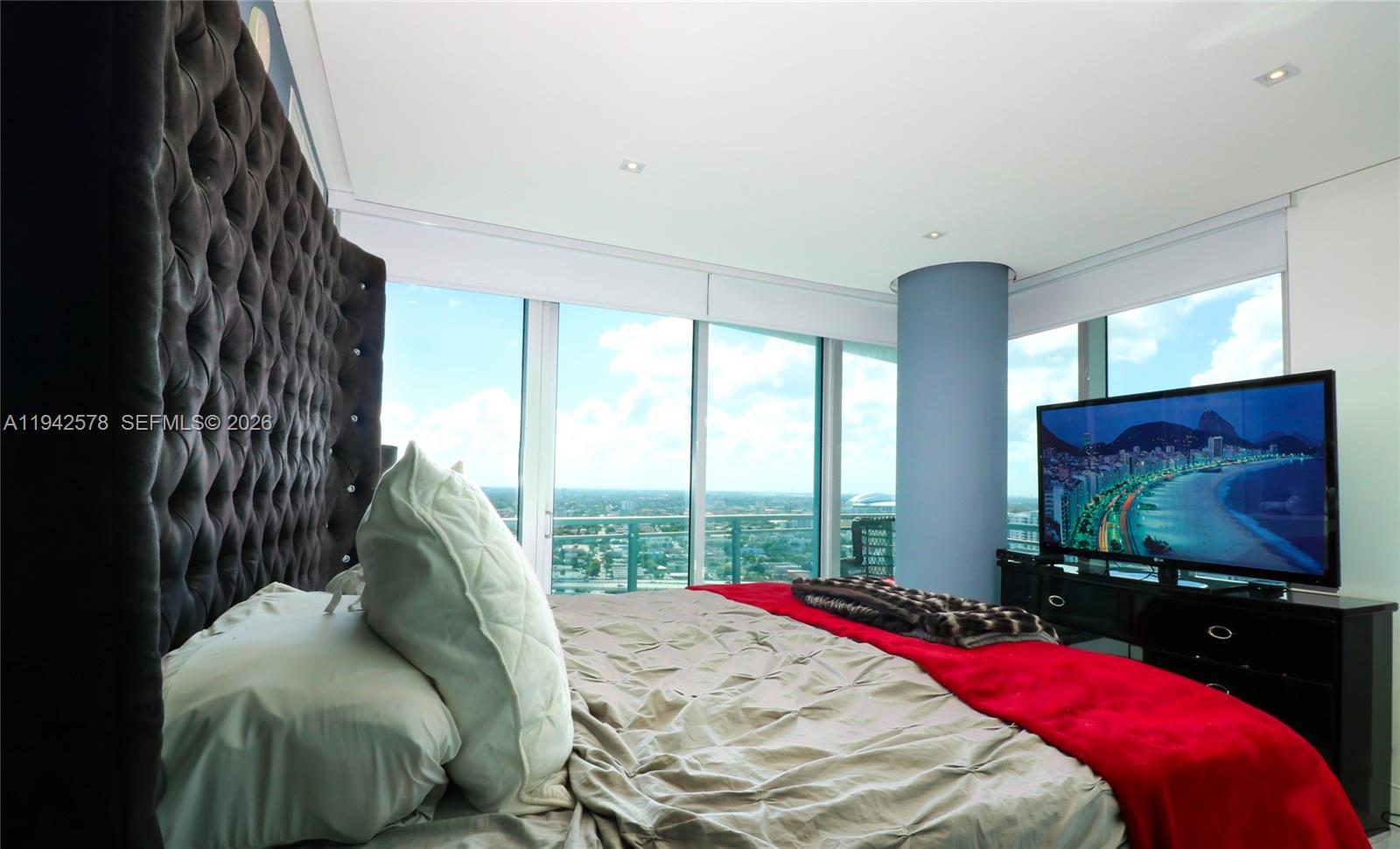 92 Southwest 3rd Street, Unit 3005 Miami, FL 33130 - Photo 10 of 16