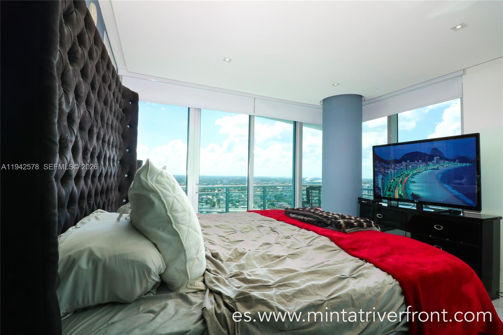 92 Southwest 3rd Street, Unit 3005 Miami, FL 33130 - Photo 10 of 18