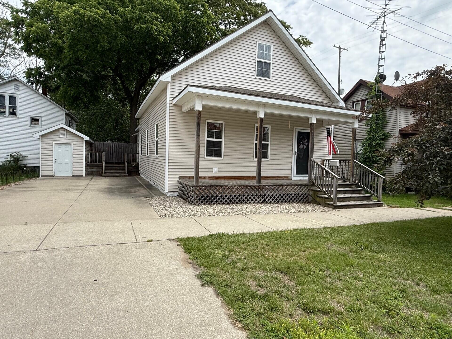 603 South George Street Ludington, MI 49431 - Photo 1 of 23 Main Photo