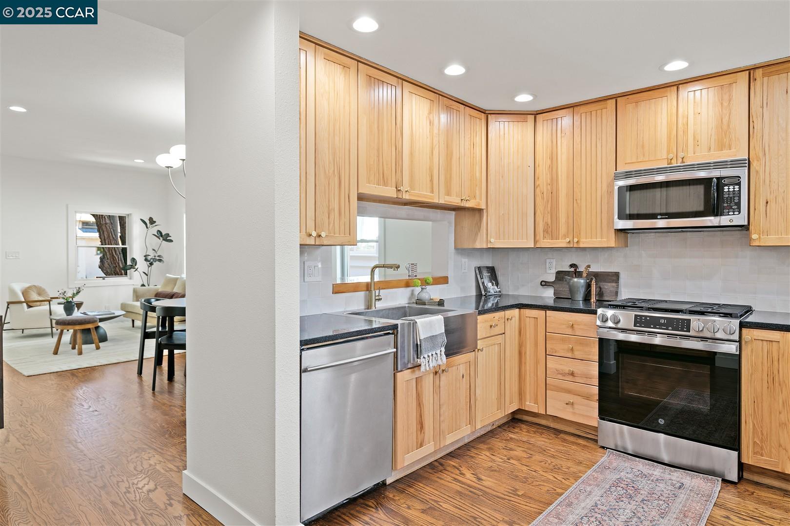 2703 Mathews Street Berkeley, CA 94702 - Photo 11 of 58