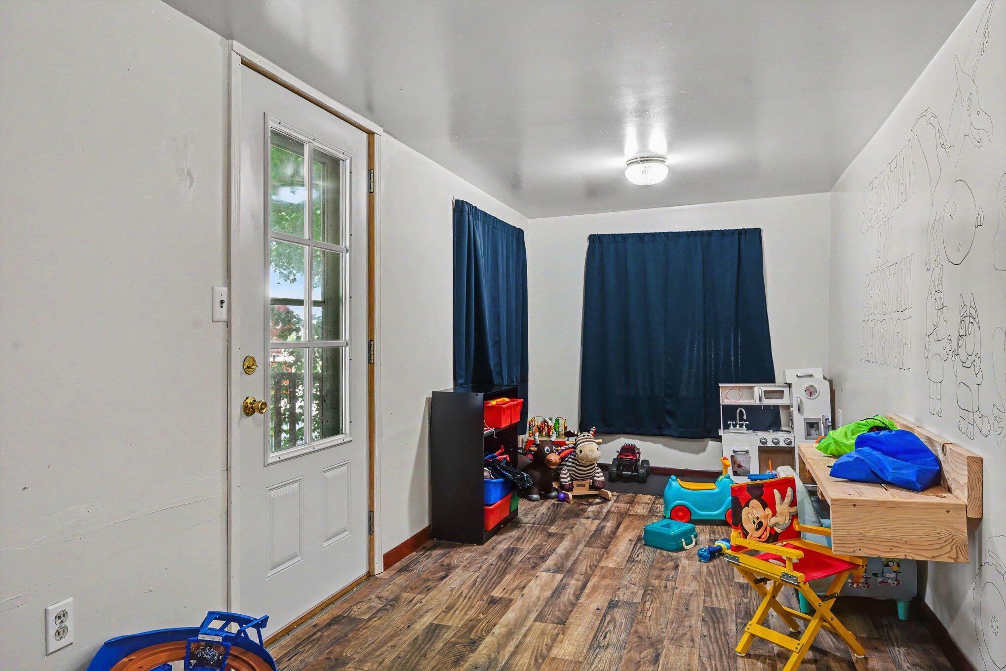 402 West Broadway Street Three Rivers, MI 49093 - Photo 16 of 27 016_file_6265