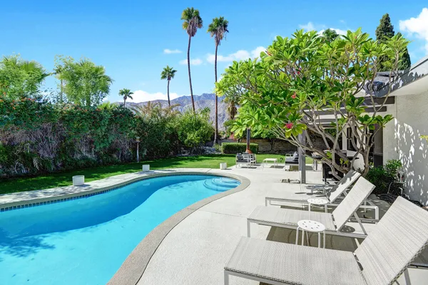 $879,000 | 1031 East El Conquistador, Palm Springs, CA 92262