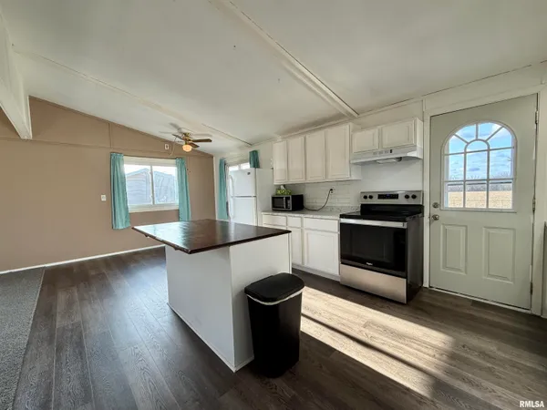 $109,500 | 194 Lakeview Drive, Wataga, IL 61488