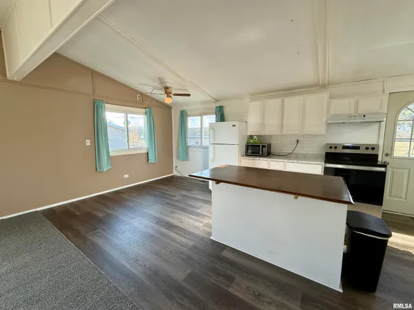 $109,500 | 194 Lakeview Drive, Wataga, IL 61488