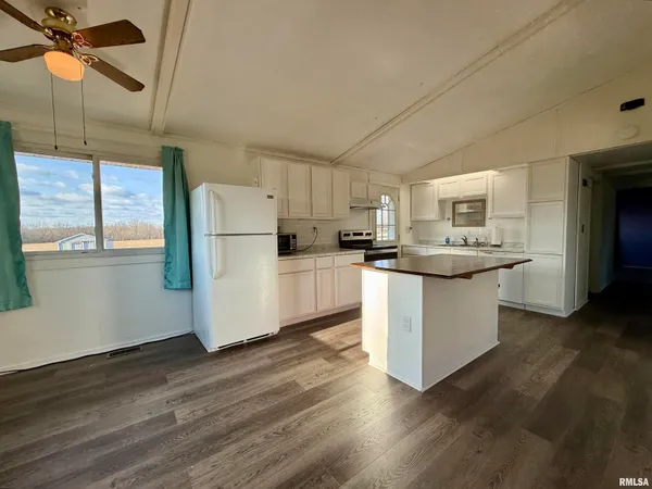 $109,500 | 194 Lakeview Drive, Wataga, IL 61488