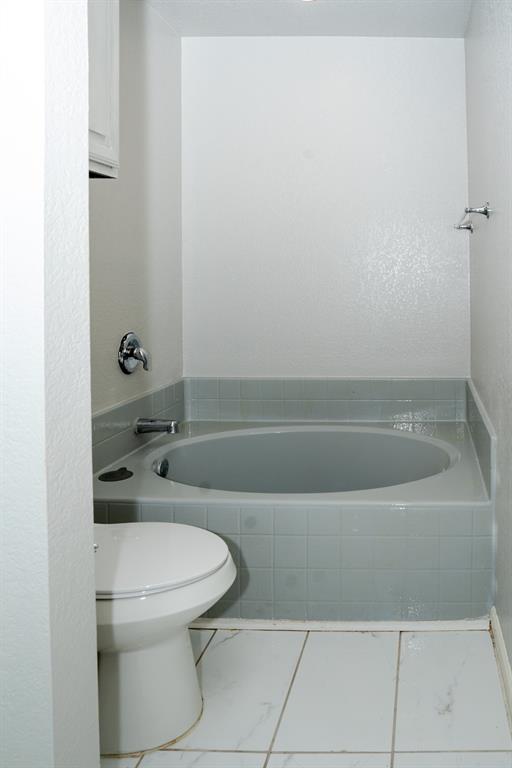 2129 Bliss Road Fort Worth, TX 76177 - Photo 15 of 22 a bathroom with a toilet and a bathtub