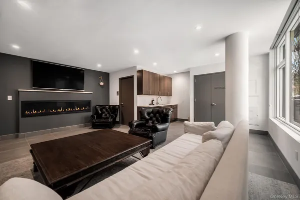 $3,800 | 28-15 35th Street | Astoria