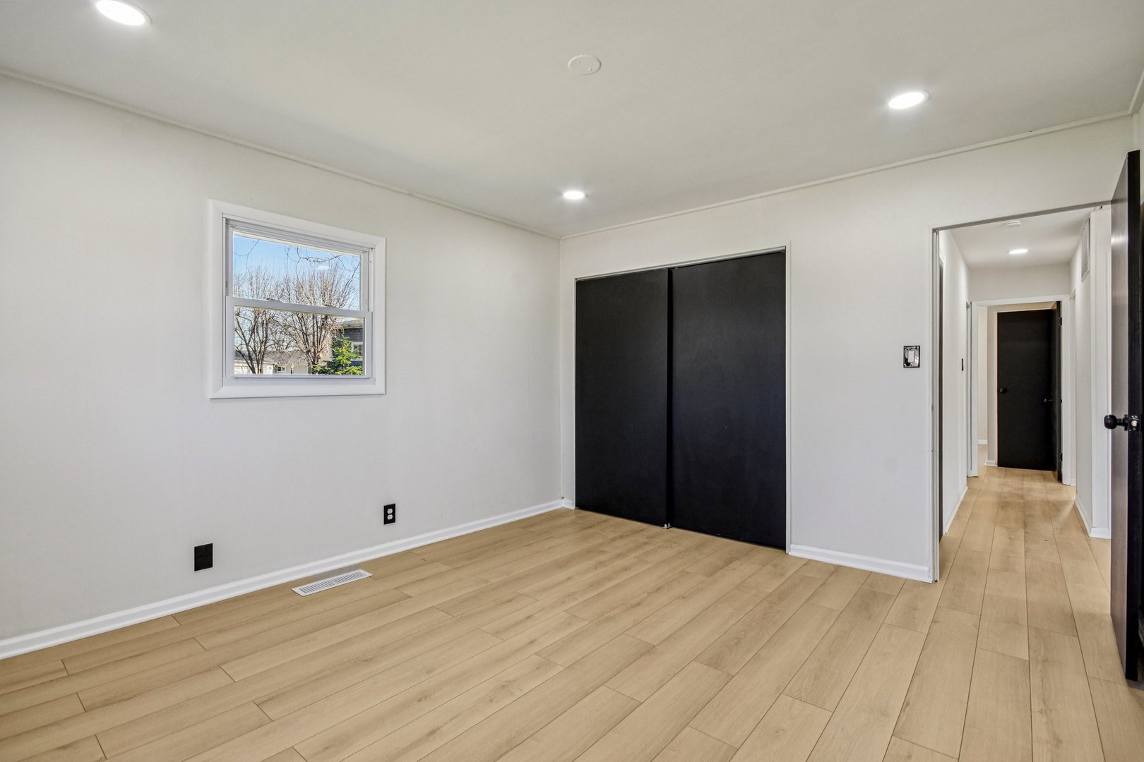 1819 Papoose Road Carpentersville, IL 60110 - Photo 11 of 17