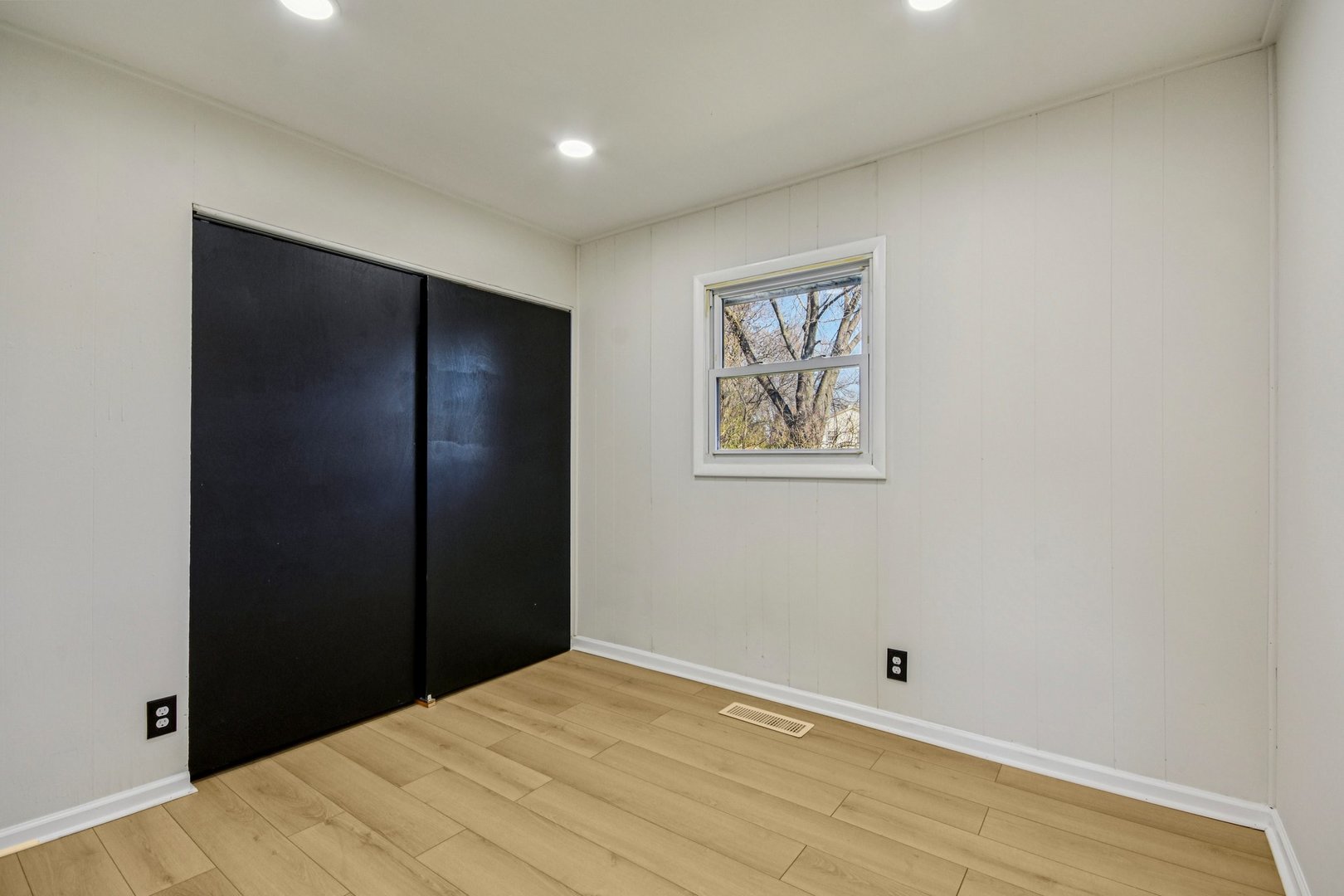 1819 Papoose Road Carpentersville, IL 60110 - Photo 12 of 17