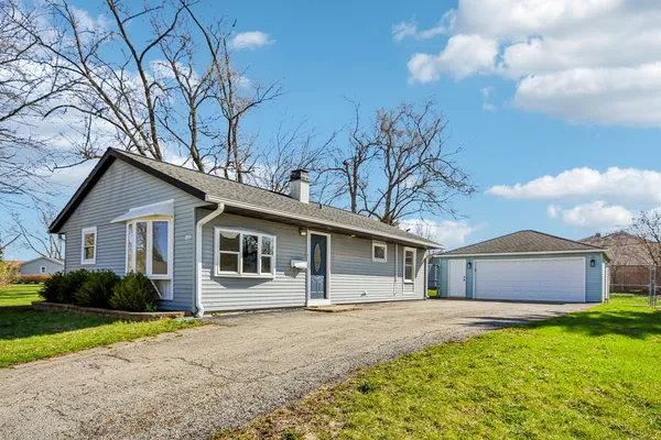 $315,000 | 1819 Papoose Road, Carpentersville, IL 60110