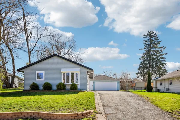 $315,000 | 1819 Papoose Road, Carpentersville, IL 60110
