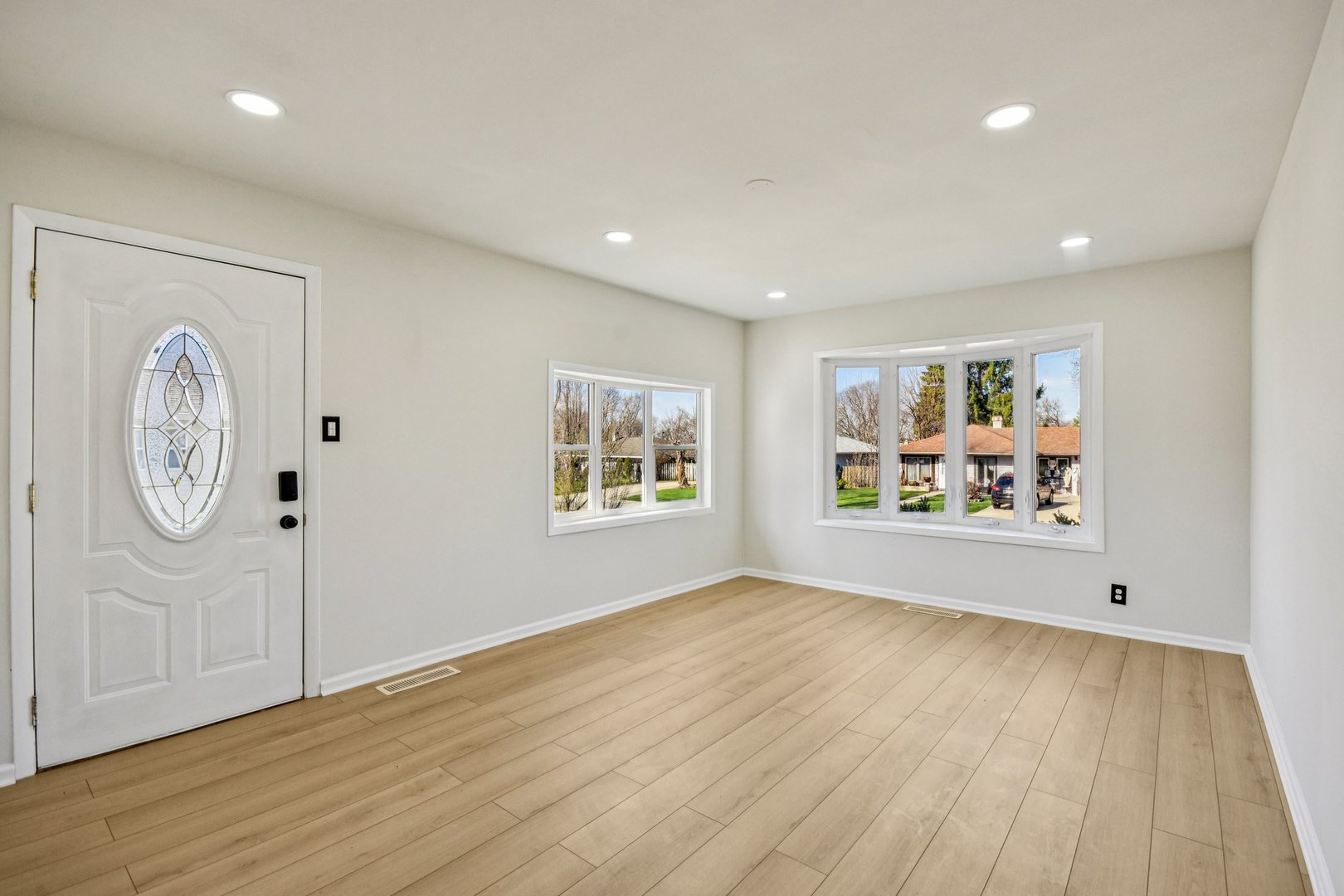 1819 Papoose Road Carpentersville, IL 60110 - Photo 4 of 17