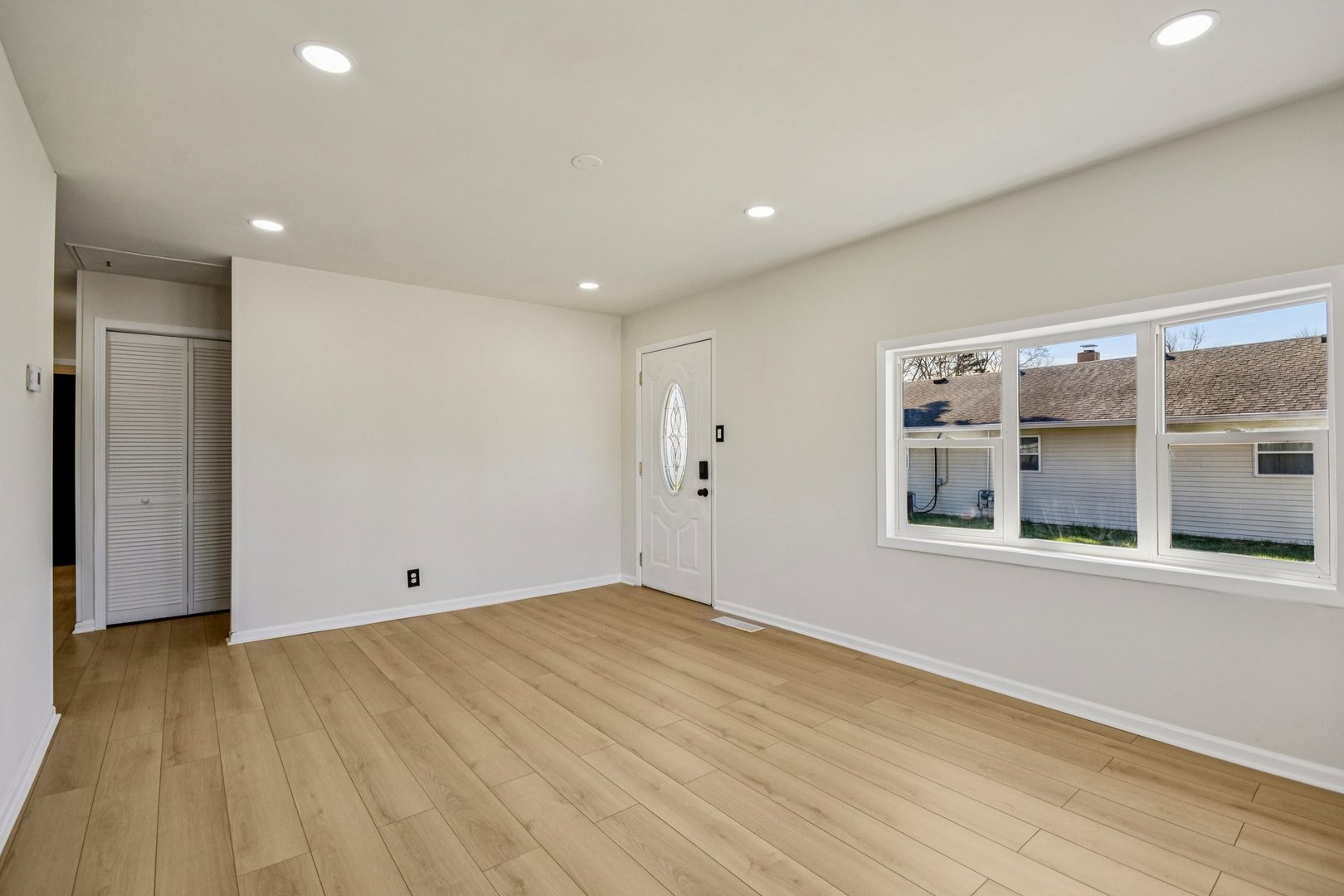 1819 Papoose Road Carpentersville, IL 60110 - Photo 5 of 17