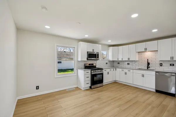 $315,000 | 1819 Papoose Road, Carpentersville, IL 60110