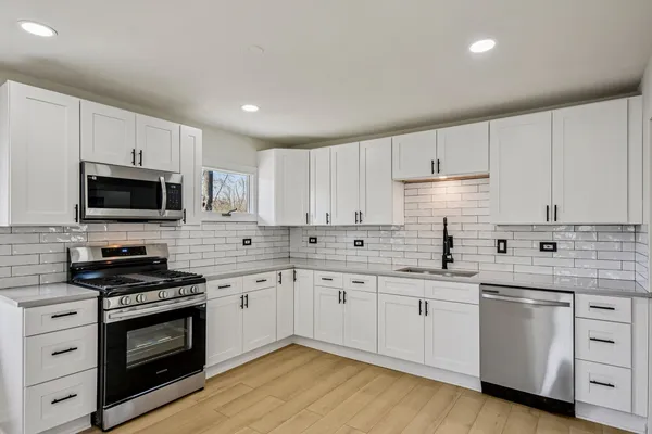 $315,000 | 1819 Papoose Road, Carpentersville, IL 60110