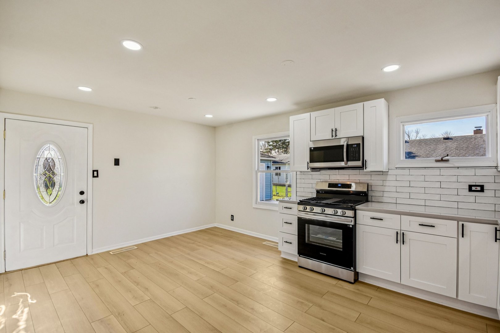 1819 Papoose Road Carpentersville, IL 60110 - Photo 9 of 17