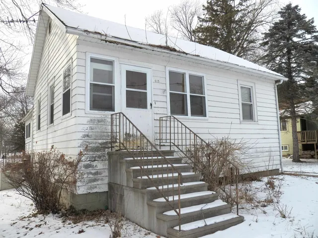 $129,900 | 615 Michigan Avenue, Oconto, WI 54153