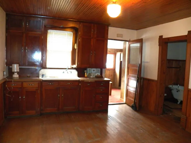 $129,900 | 615 Michigan Avenue, Oconto, WI 54153