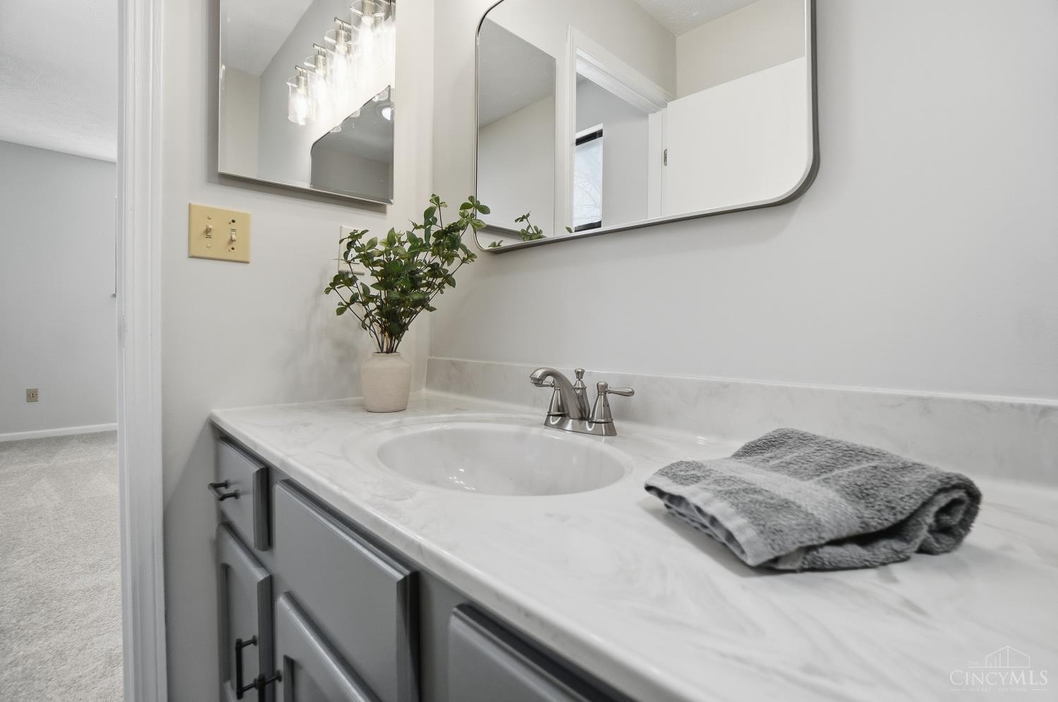 6340 Sheed Road Cincinnati, OH 45247 - Photo 23 of 60