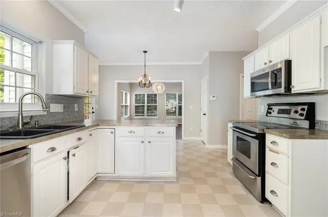 $384,900 | 4794 Silver Creek Drive, Greensboro, NC 27410