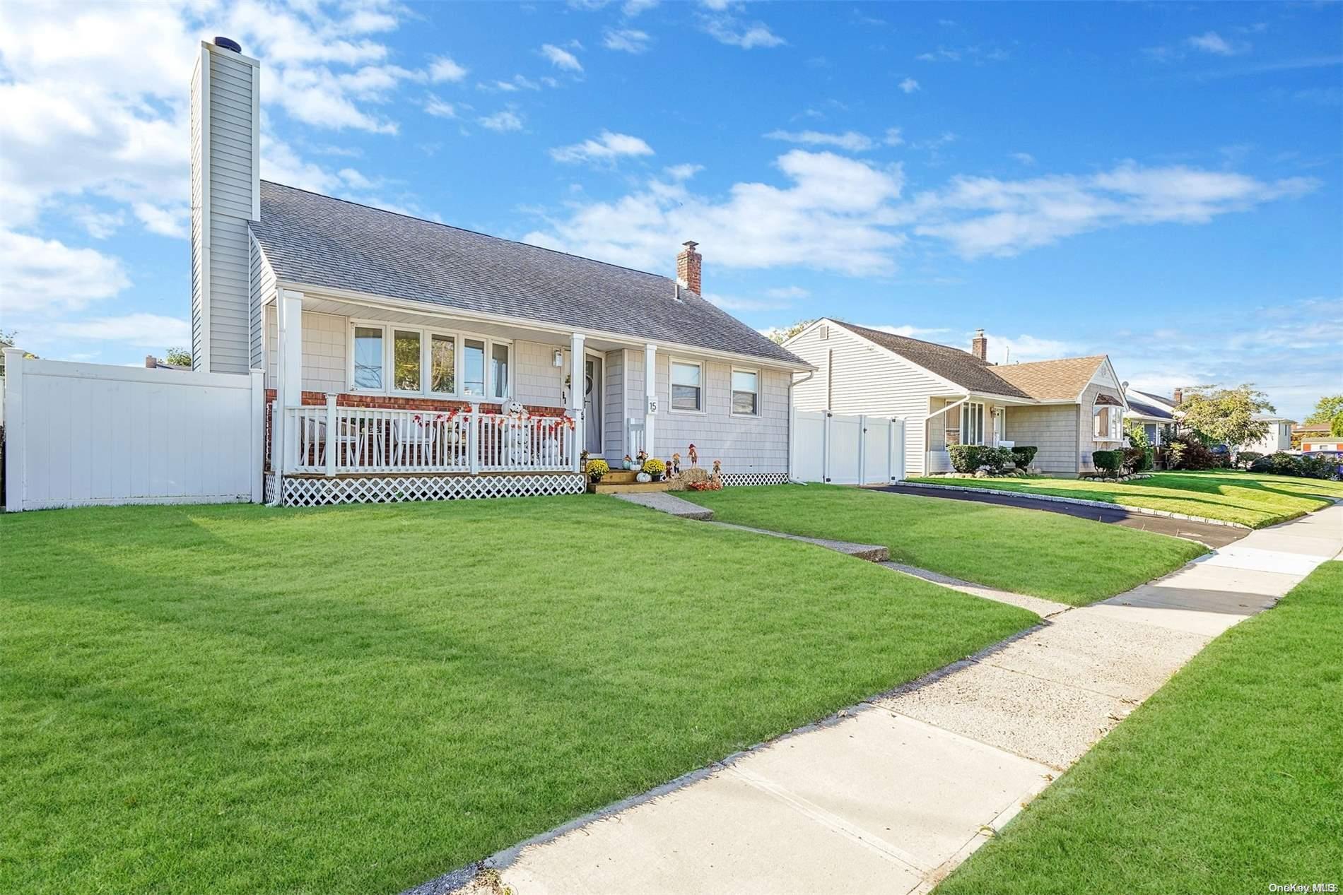 15 East Hampton Road Lindenhurst, NY 11757 - Photo 1 of 1 Gallery Image 1