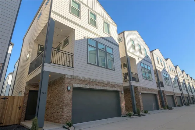 $330,000 | 760 West Donovan Street, Houston, TX 77091