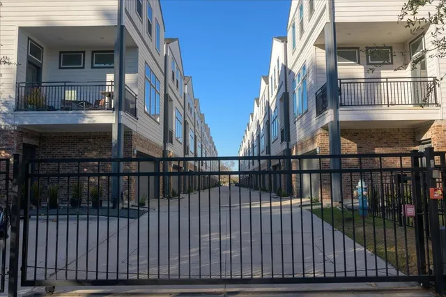 $330,000 | 760 West Donovan Street, Houston, TX 77091