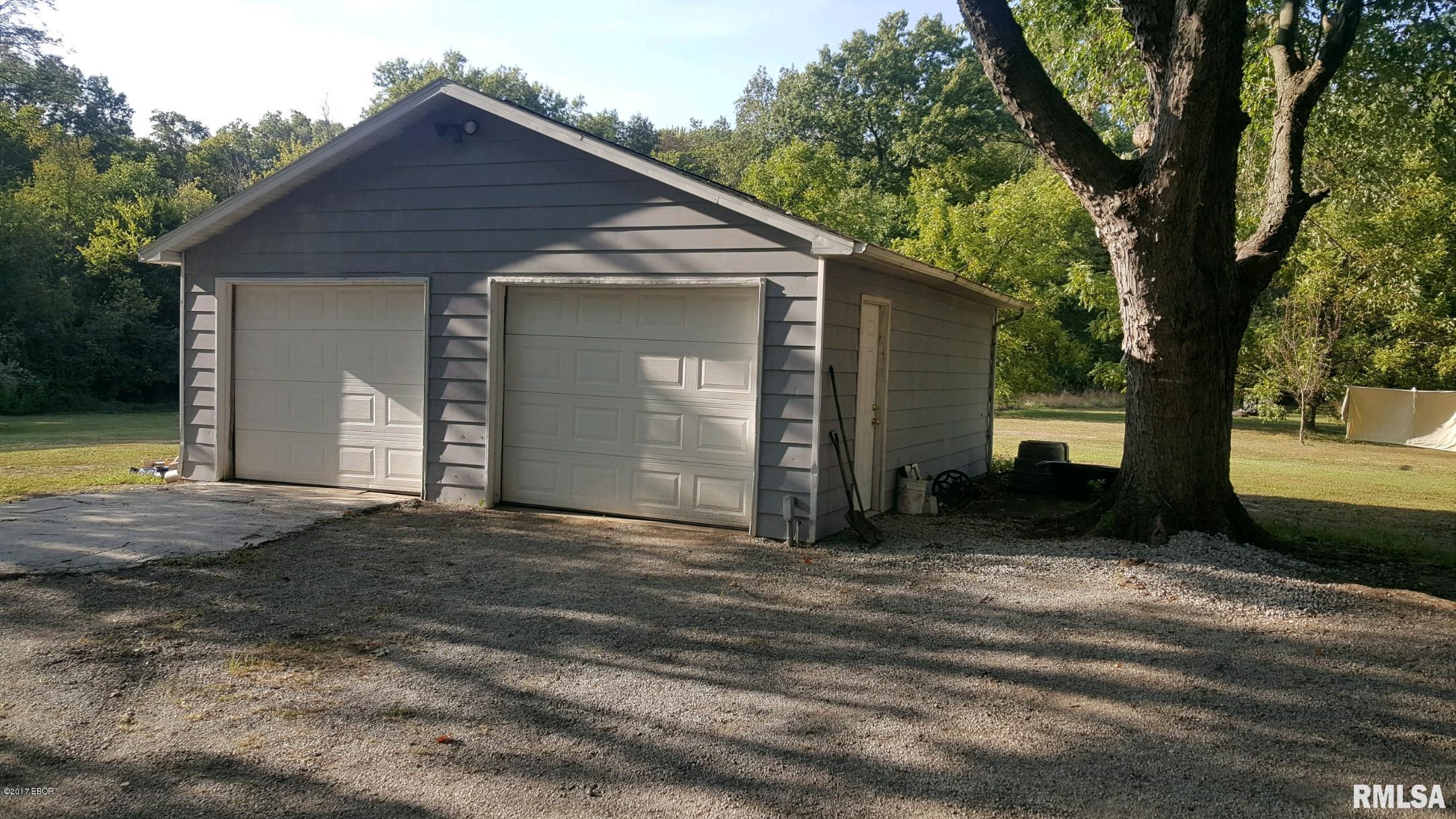 1632 Walnut Hill Road Centralia, IL 62801 - Photo 2 of 23